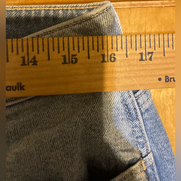 Women’s Size 15L Hollister Curvy Ultra High Rise Mom Distressed Jeans - Picture 6 of 16